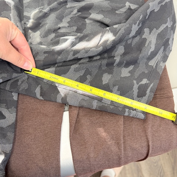 Lululemon pace breaker linerless camo shorts 9” men’s size medium - Picture 3 of 4